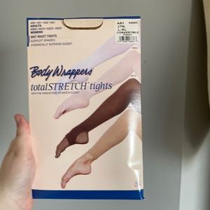 Woman’s convertible foot tights.